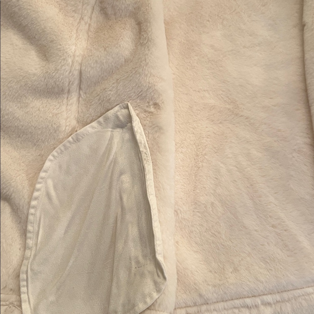 Marrakech Women's White Faux Suede/ Faux Shearling Jacket - Picture 6 of 9